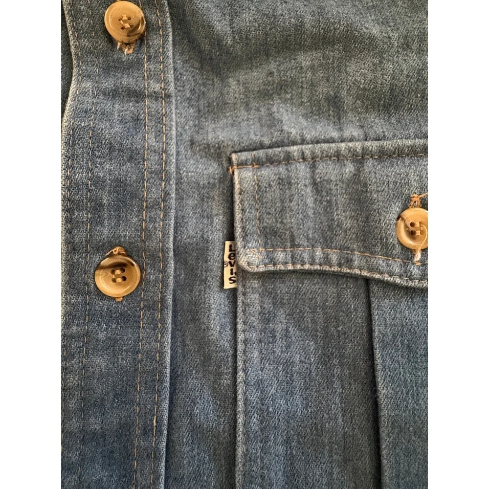 Vintage Levi's Sportswear Denim Shirt Mens Short Sleeve Button Up Chambray Blue